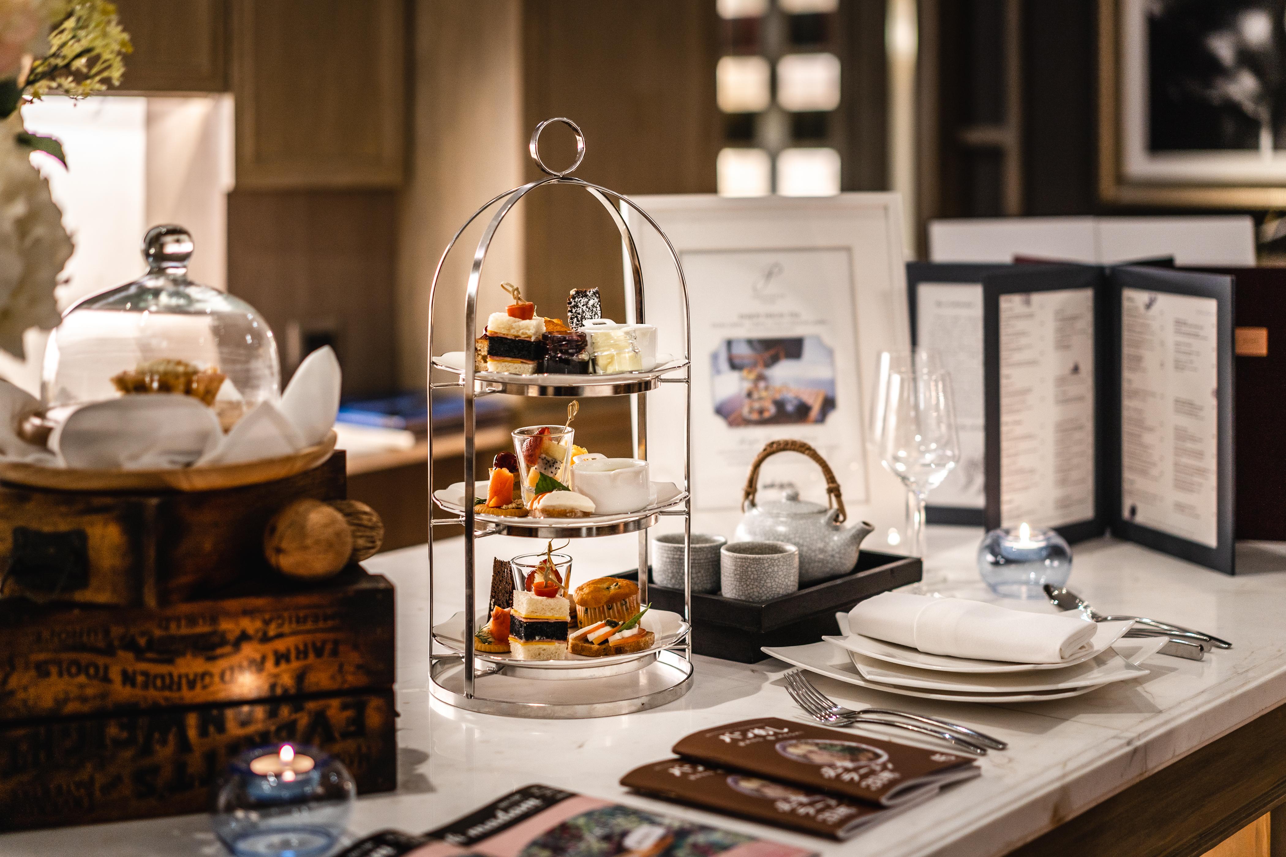 Muu Bangkok, Small Luxury Hotels Of The World Exterior photo Afternoon tea at The Ritz-Carlton, Hong Kong