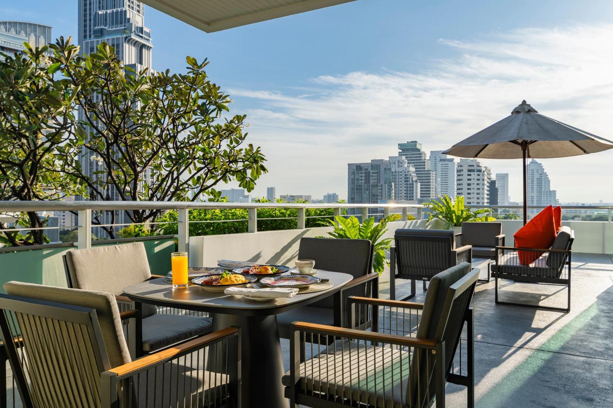 Muu Bangkok, Small Luxury Hotels Of The World Exterior photo The 360-degree view from the rooftop bar